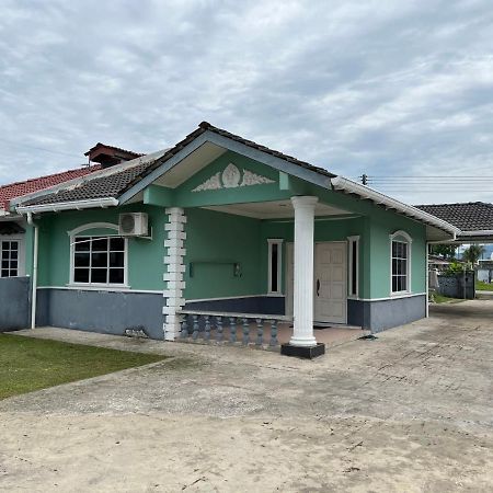 Hanif Homestay Kuching Exteriör bild