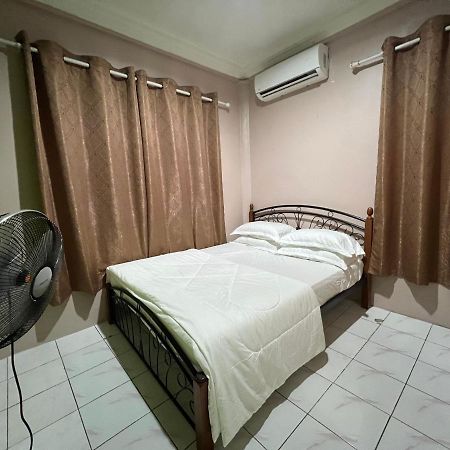 Hanif Homestay Kuching Exteriör bild