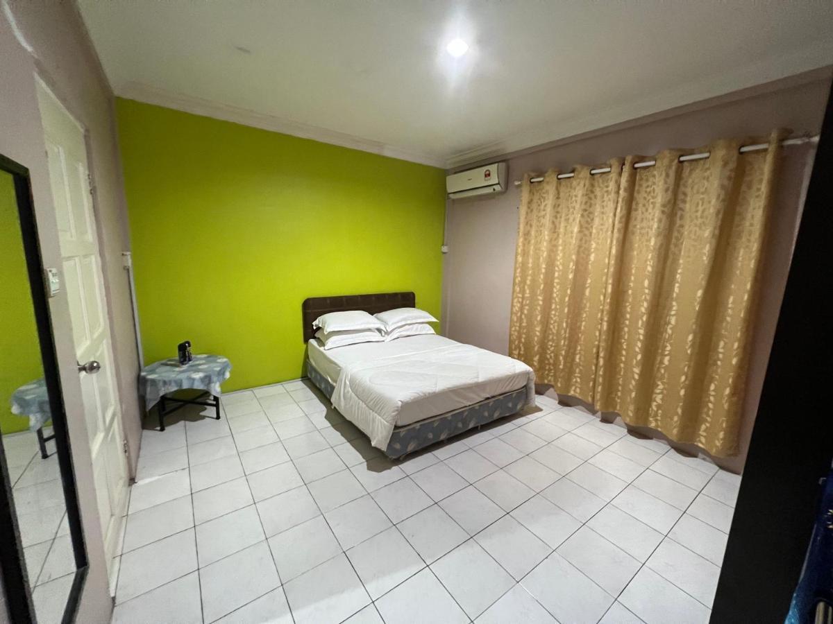 Hanif Homestay Kuching Exteriör bild