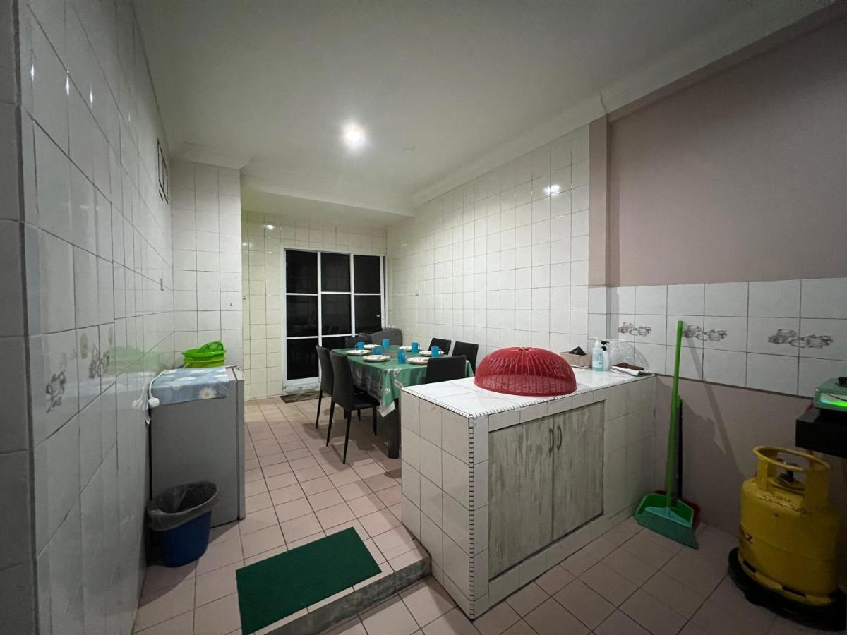Hanif Homestay Kuching Exteriör bild