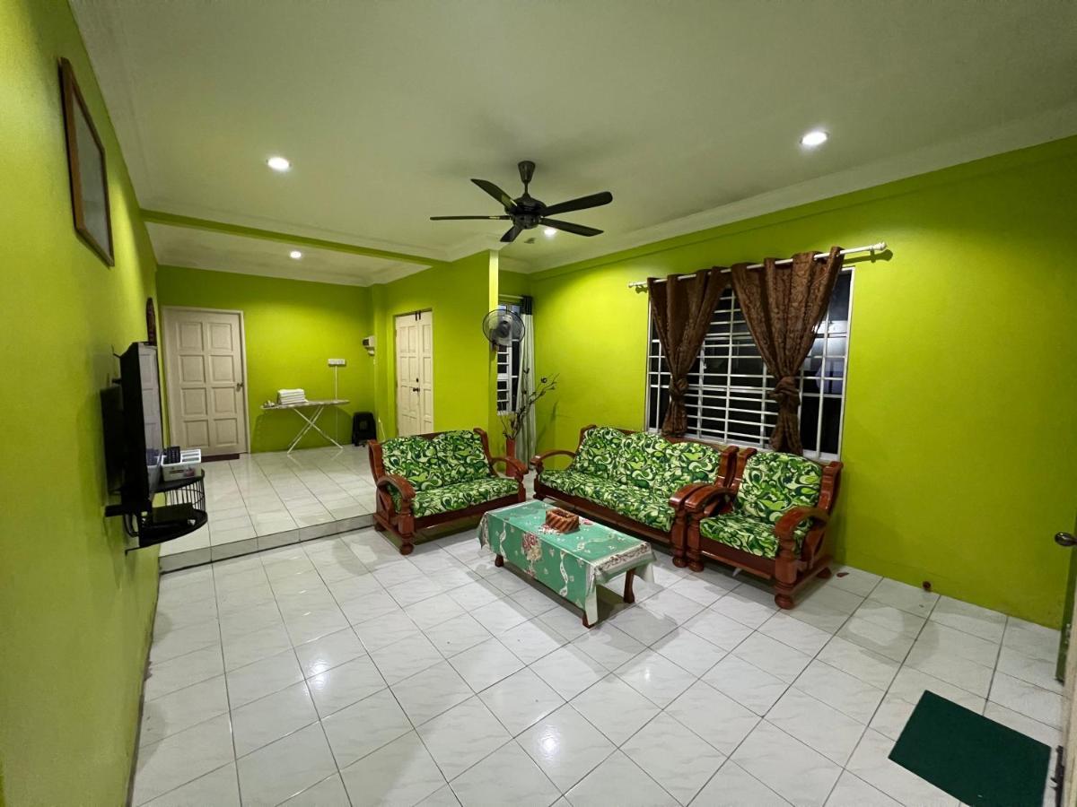 Hanif Homestay Kuching Exteriör bild