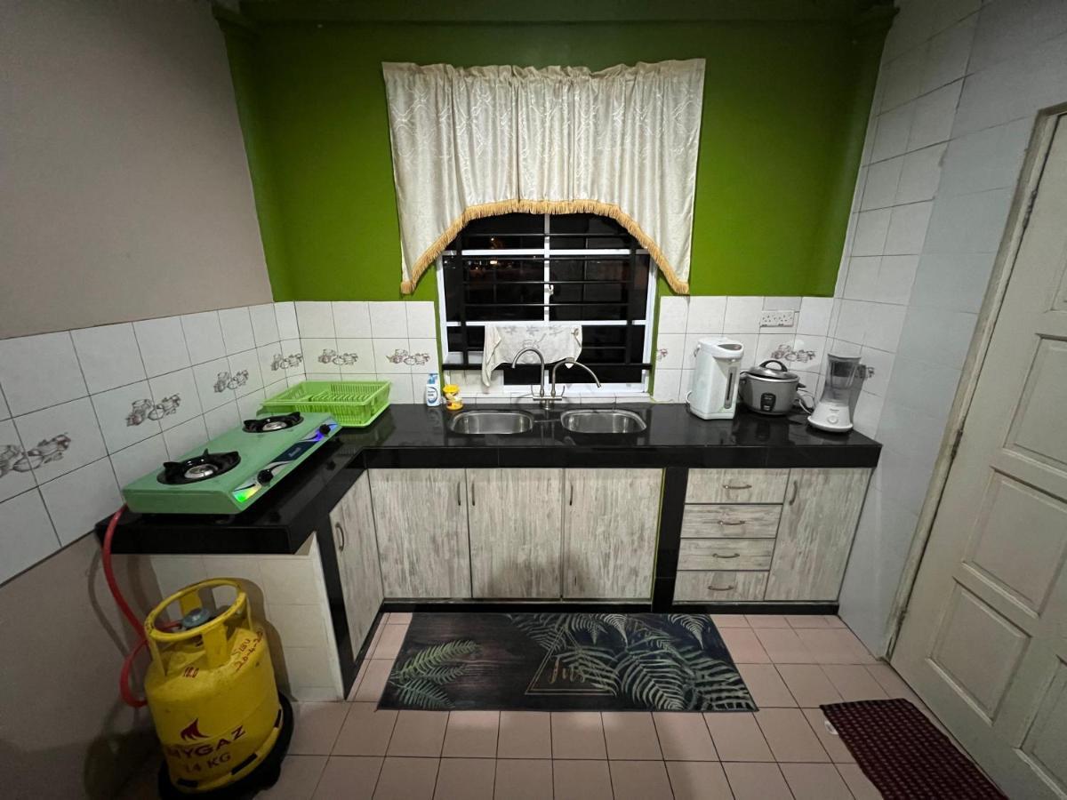 Hanif Homestay Kuching Exteriör bild