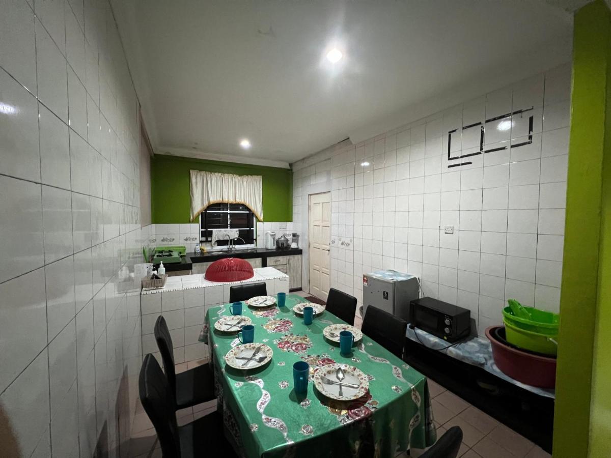 Hanif Homestay Kuching Exteriör bild