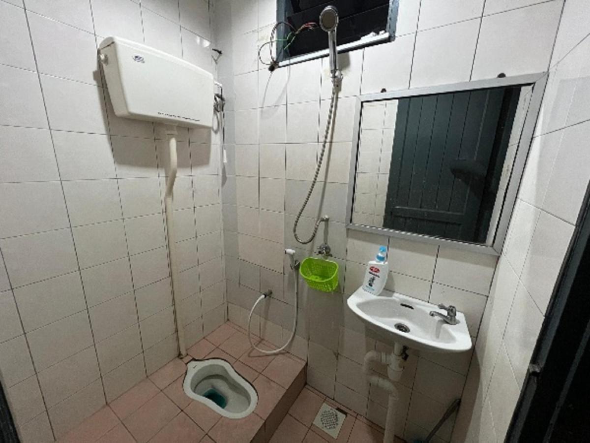 Hanif Homestay Kuching Exteriör bild