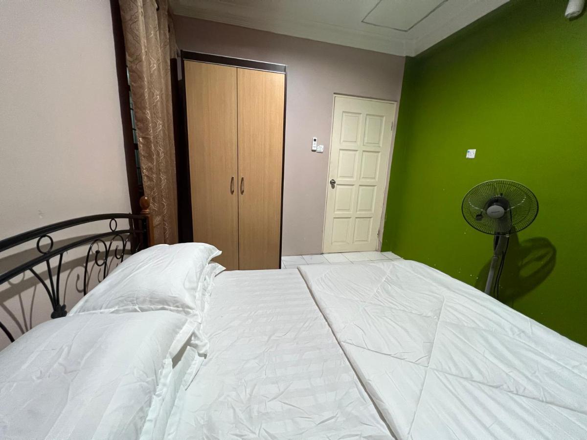 Hanif Homestay Kuching Exteriör bild