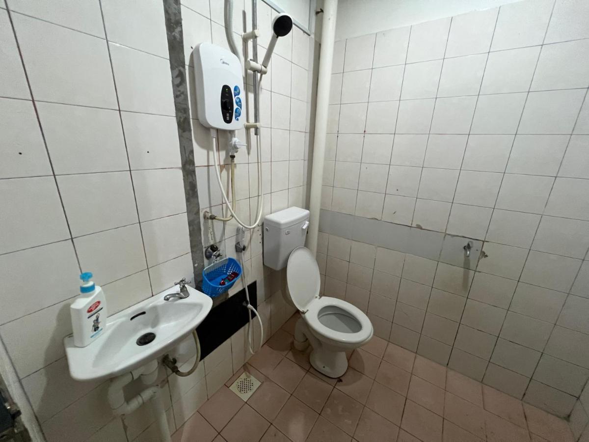 Hanif Homestay Kuching Exteriör bild