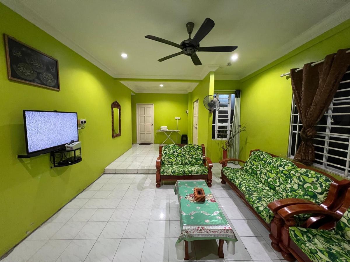 Hanif Homestay Kuching Exteriör bild